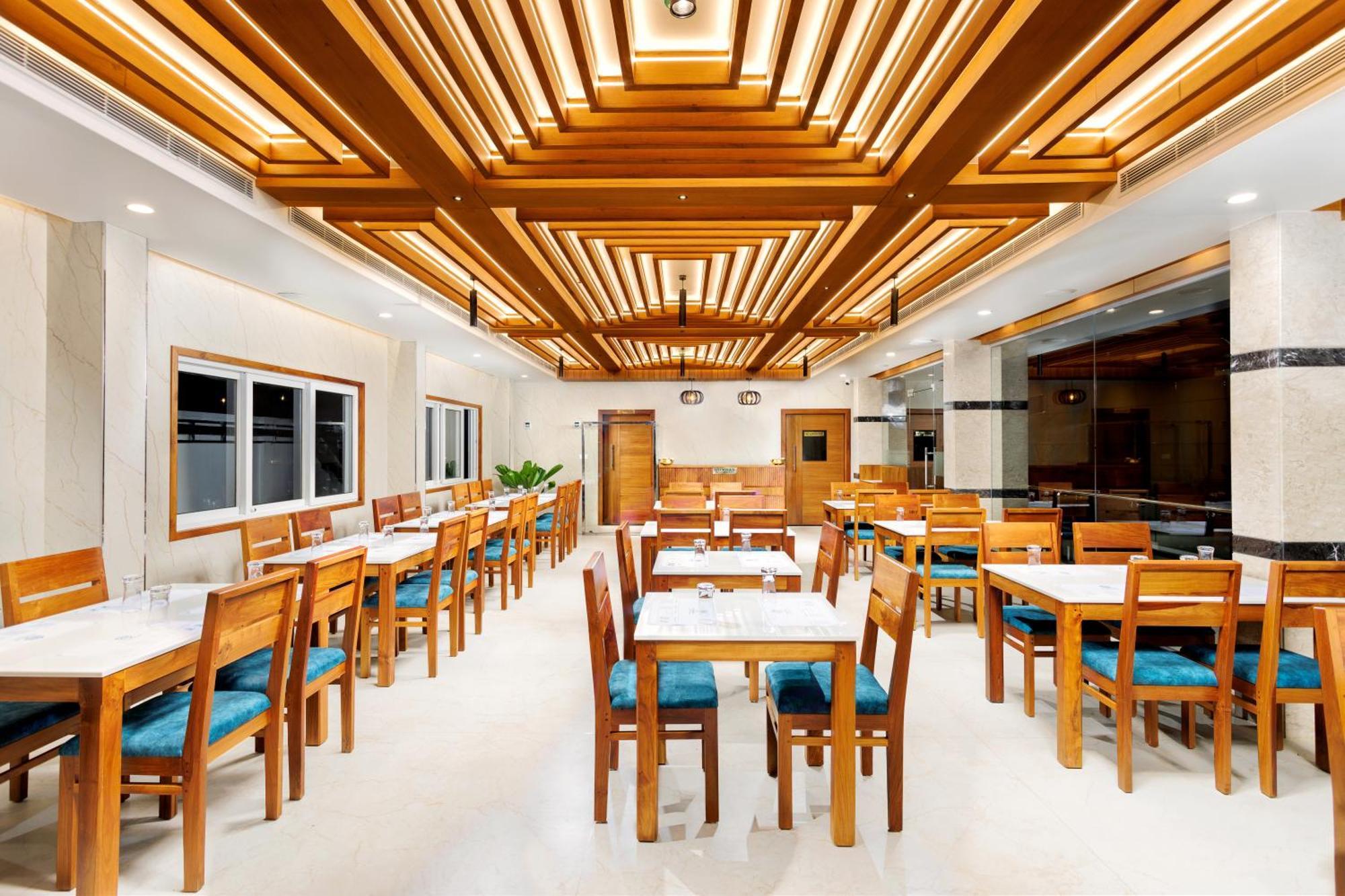 Hotel Lincoln Square Thekkady Exterior photo