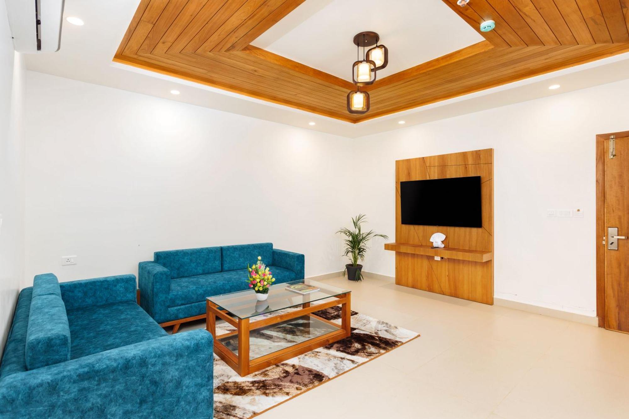 Hotel Lincoln Square Thekkady Exterior photo