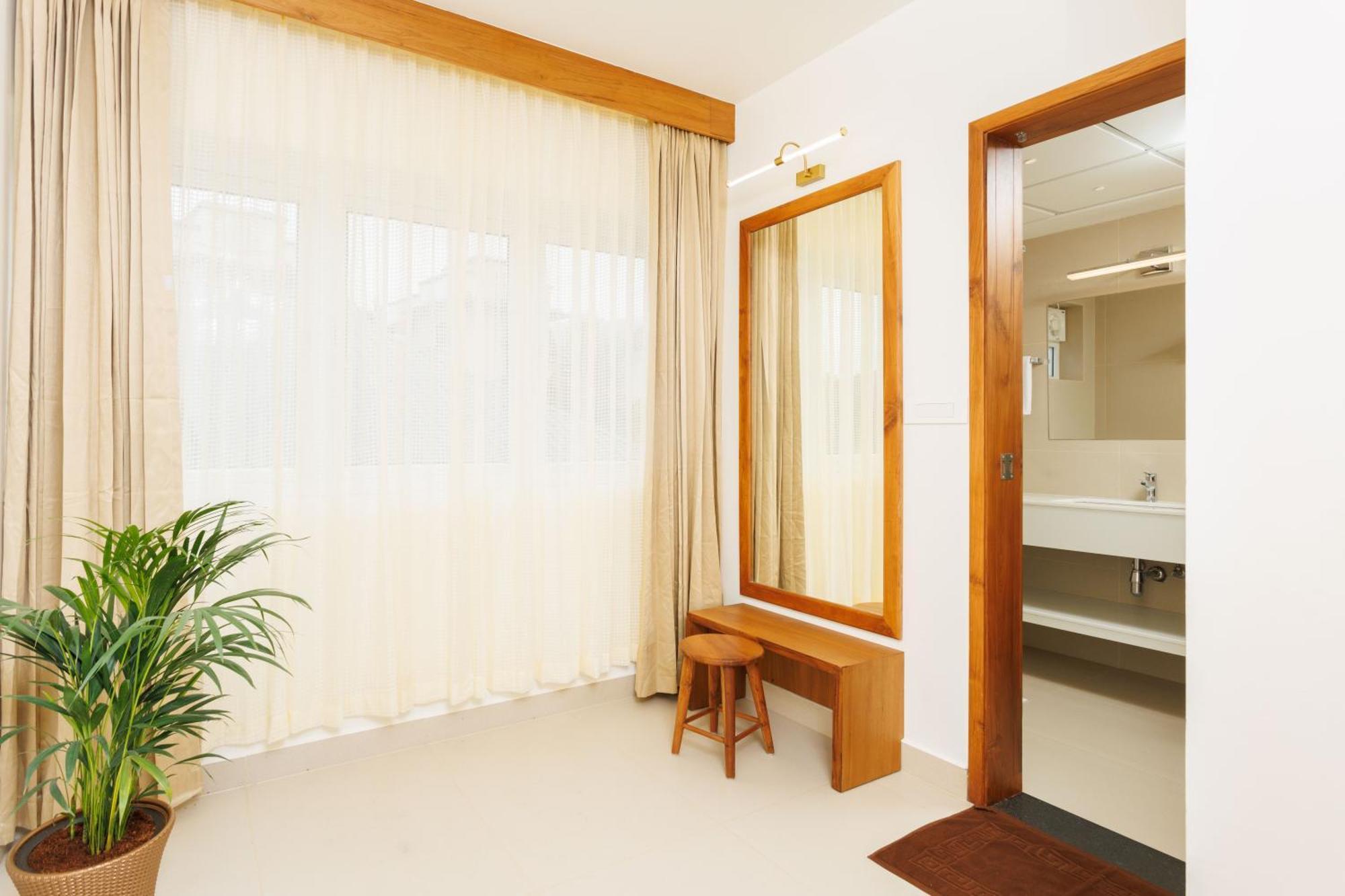 Hotel Lincoln Square Thekkady Exterior photo