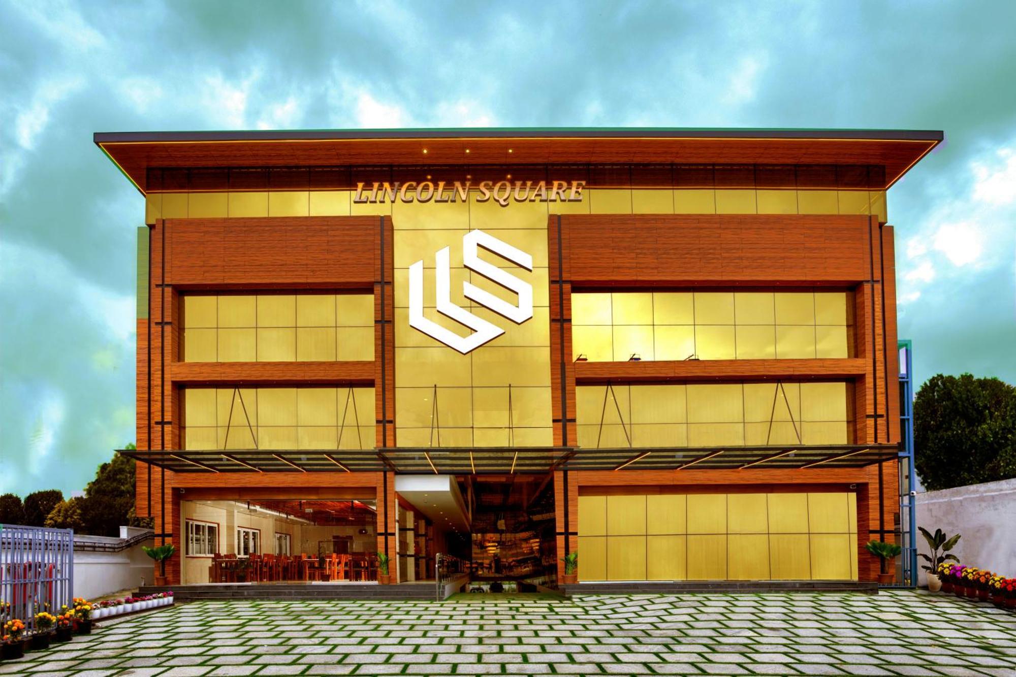 Hotel Lincoln Square Thekkady Exterior photo